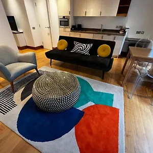 superb-studio-close-to-tower-bridge-london.cambridgehotelsuk.com/